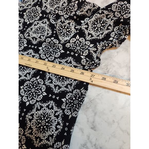 Croft & Barrow Women's Black White Medallion Print‎ Boat Neck Knit Top Size 2X - Picture 4 of 5